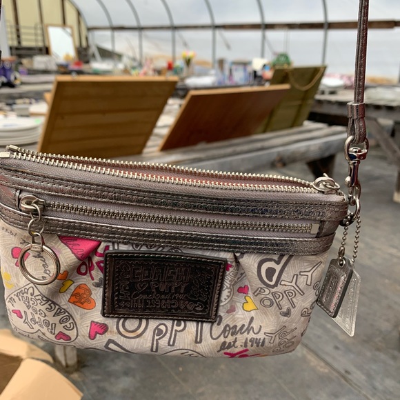 Coach Poppy purse - Picture 3 of 3